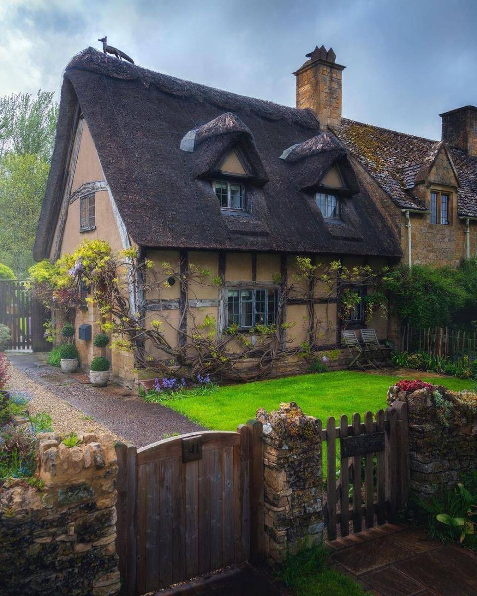 Cotswolds, England (instagram.com/cumacevikphoto)