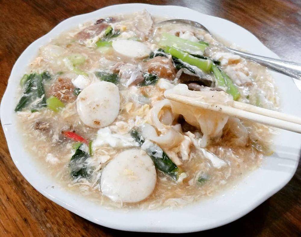 Kwetiau siram (instagram.com/tjiakitchen)