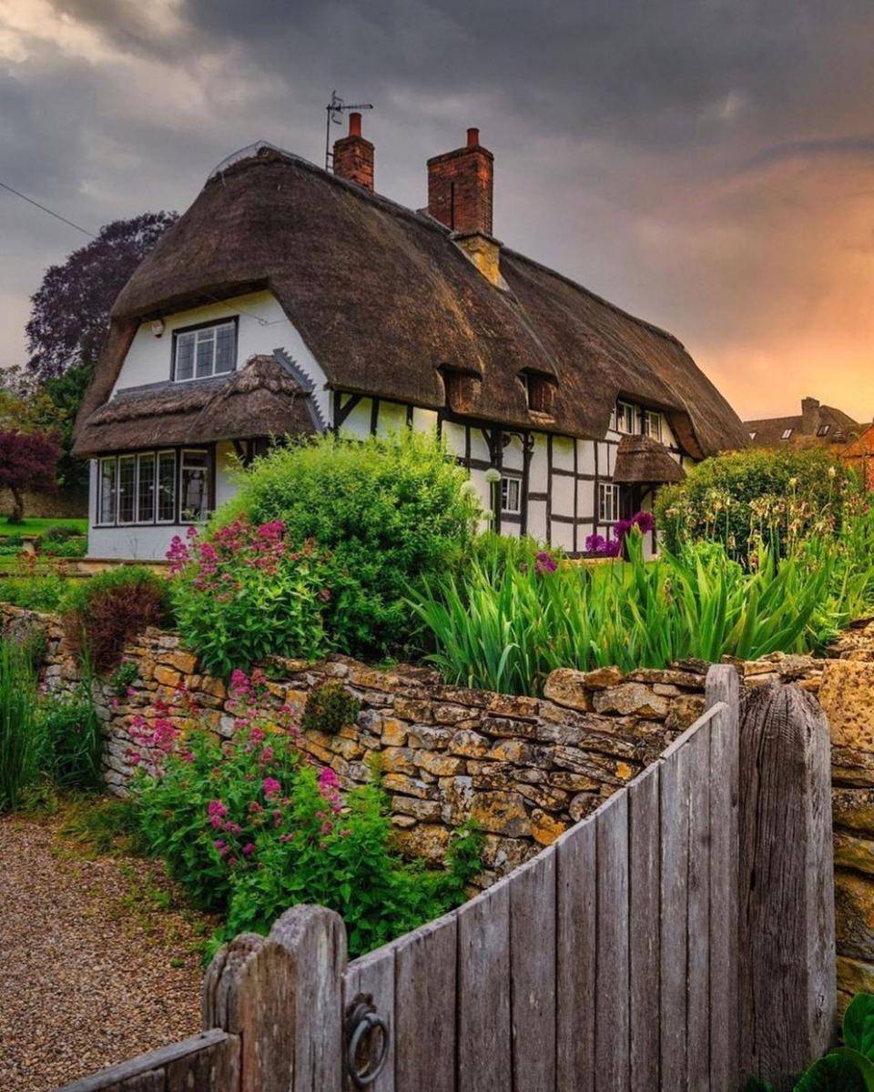 Cotswolds, England (instagram.com/visitthecotswolds)