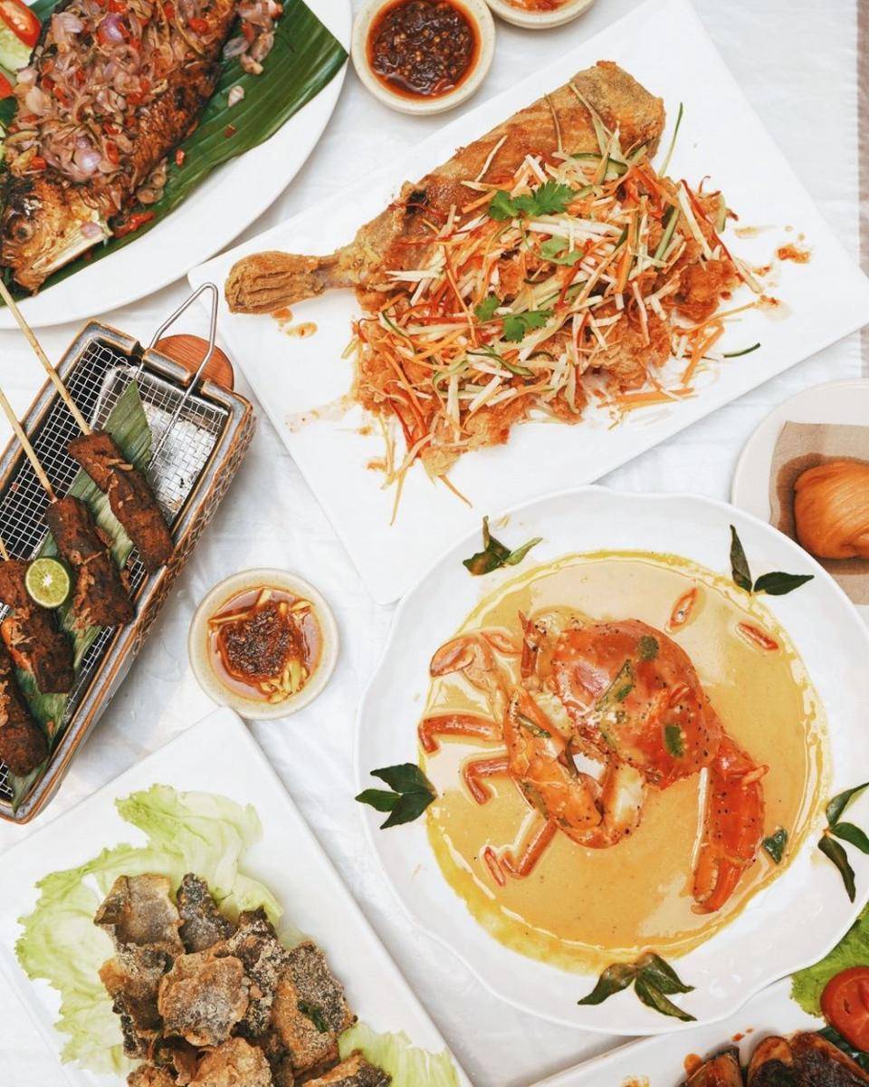 seafood menu layar seafood (Instagram.com/layarseafood99)