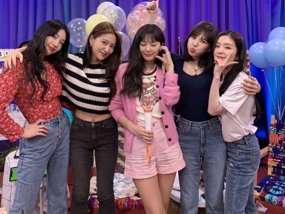 Red Velvet (instagram.com/redvelvet.smtown)