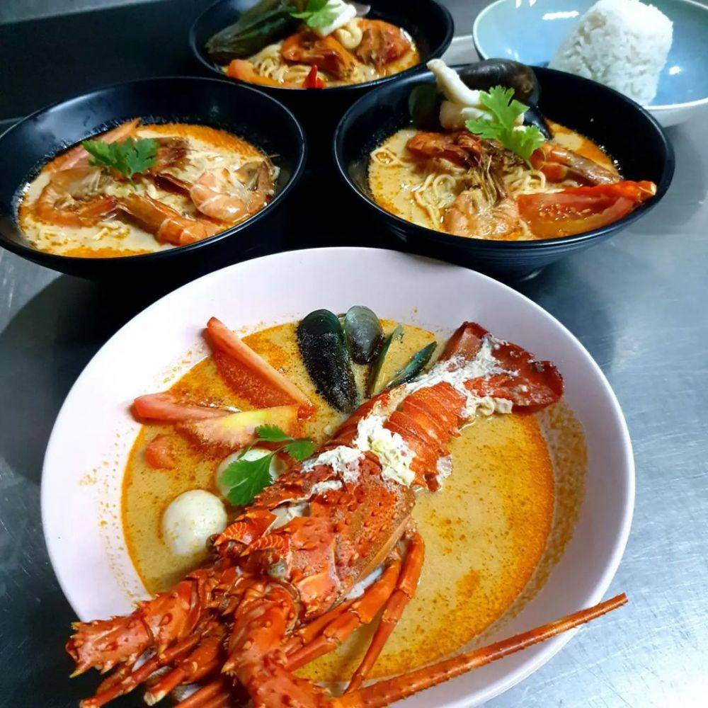 tom yum lobster (Instagram.com/tom.yum.king)