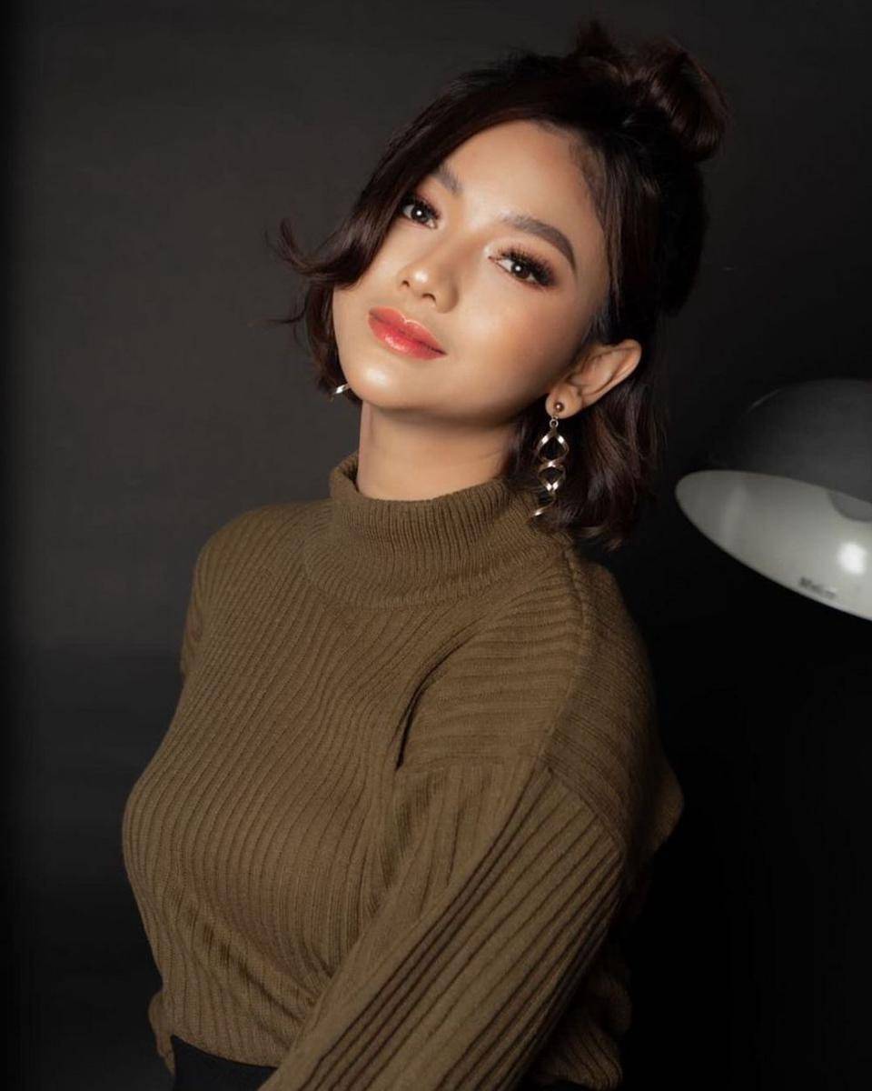 Glenca Cyshara (instagram.com/brushedbynatalia)