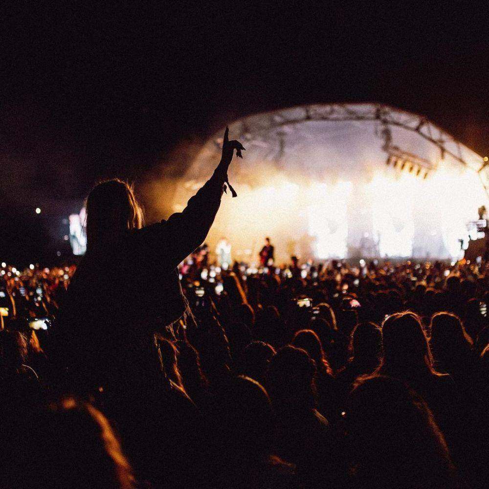 konser The Away From Home (instagram.com/louist91)