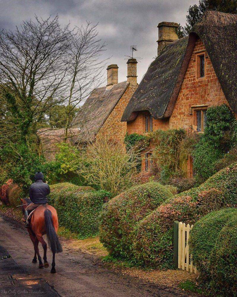 Cotswolds, England (instagram.com/visitthecotswolds)
