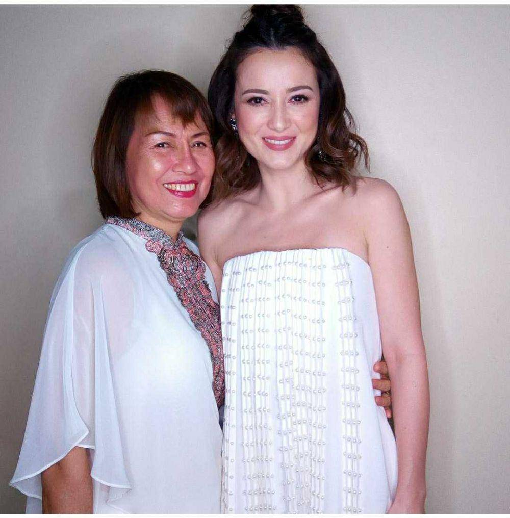 Julie Estelle dan mama (instagram.com/julstelle)