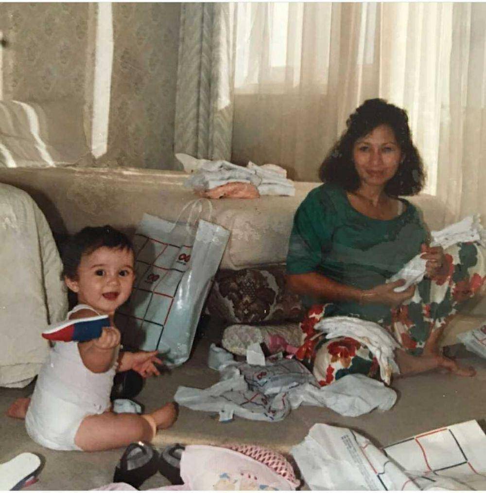 Julie Estelle dan mama (instagram.com/julstelle)