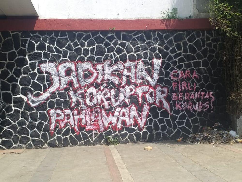 Mural Sindiran untuk Ketua KPK Firli Bahuri Hiasi Bandung