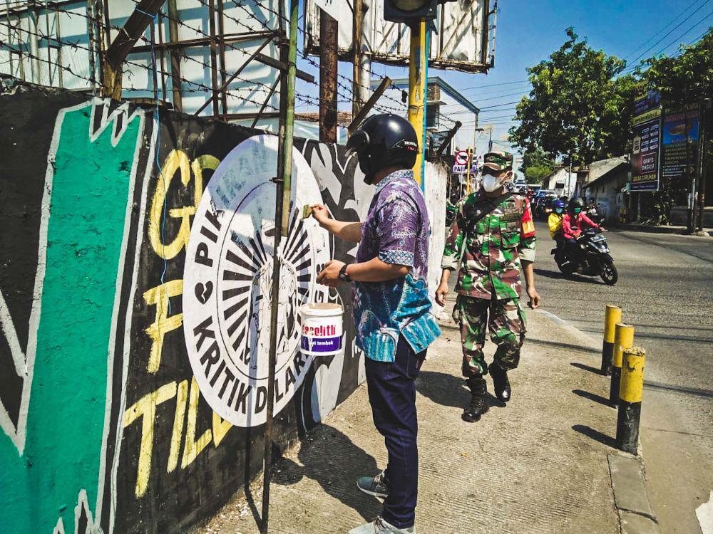 Mural 'Pikiran Gersang Kritik Dilarang' di Mojokerto Dihapus