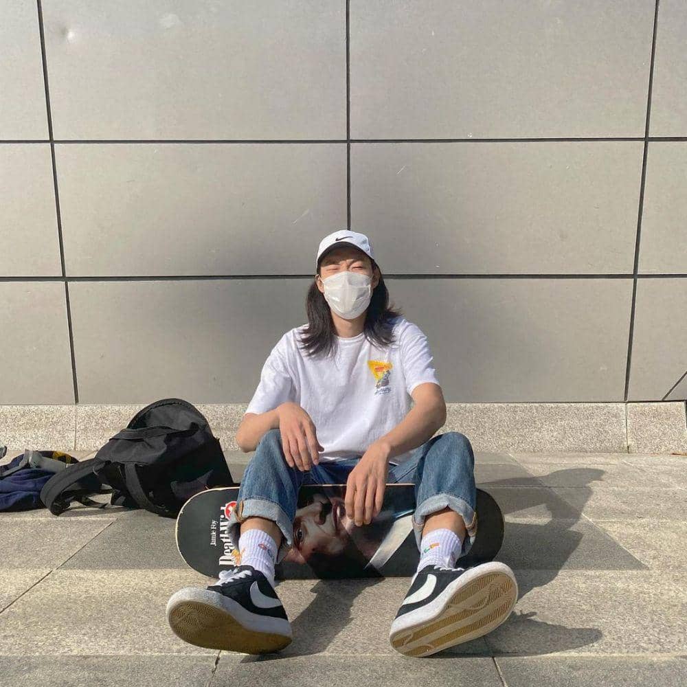 ootd sneakers Ryu Jun Yeol (instagram.com/ryusdb)