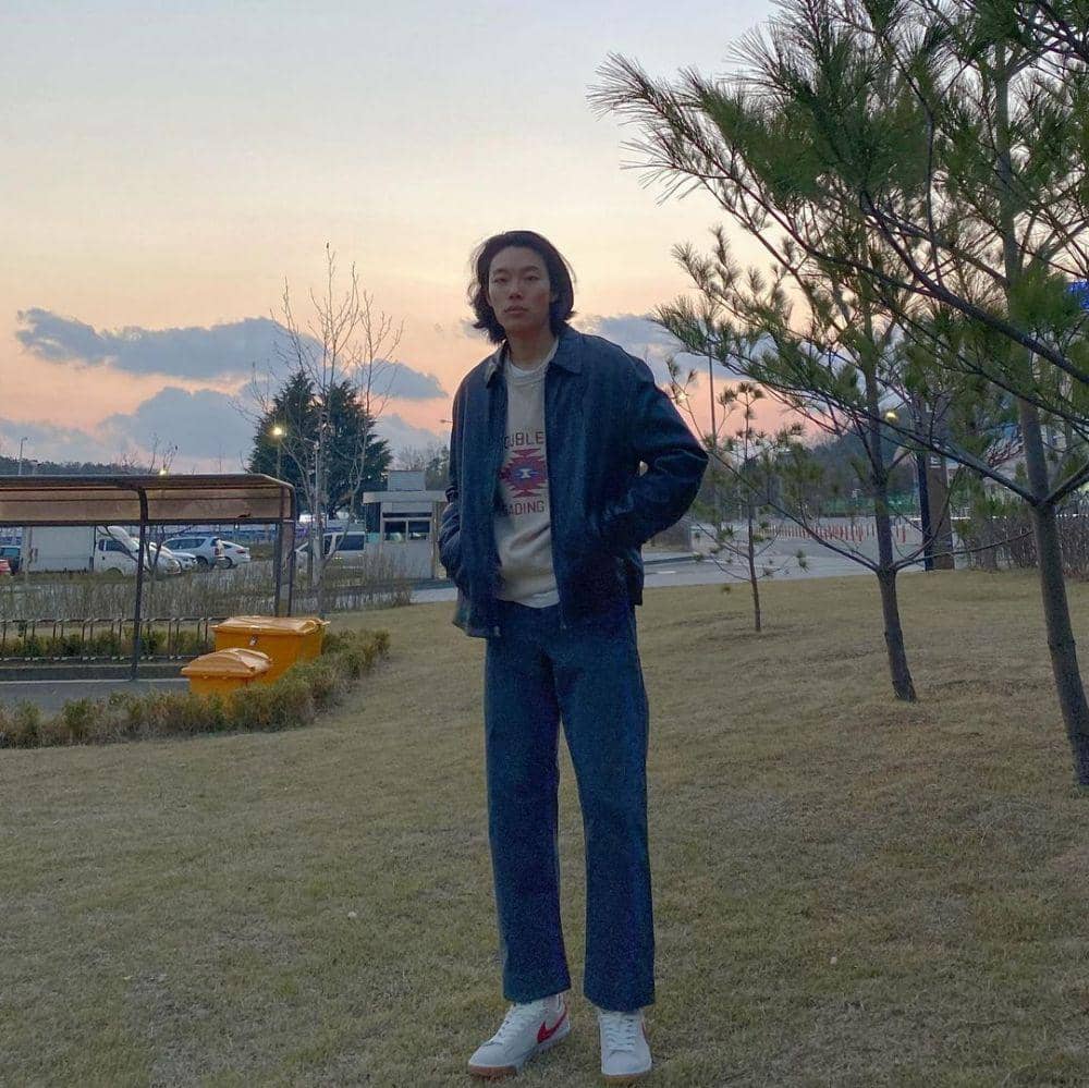 ootd sneakers Ryu Jun Yeol (instagram.com/ryusdb)
