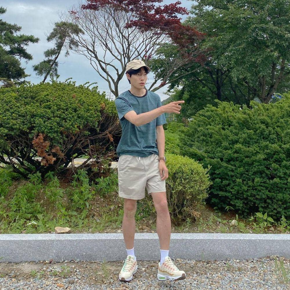 ootd sneakers Ryu Jun Yeol (instagram.com/ryusdb)