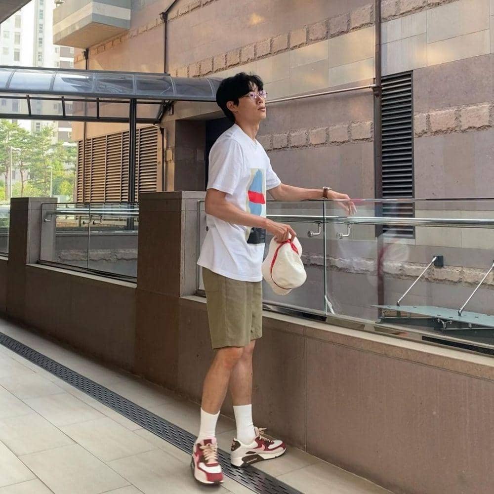 ootd sneakers Ryu Jun Yeol (instagram.com/ryusdb)