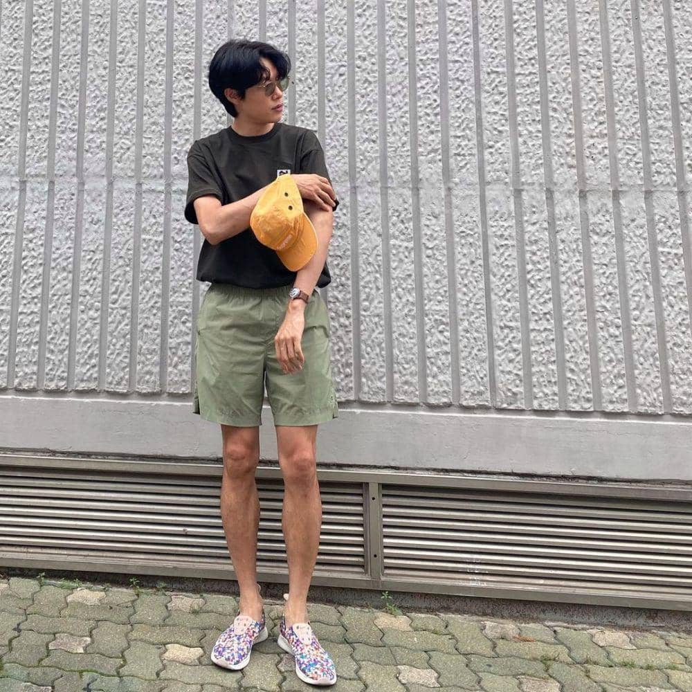 ootd sneakers Ryu Jun Yeol (instagram.com/ryusdb)
