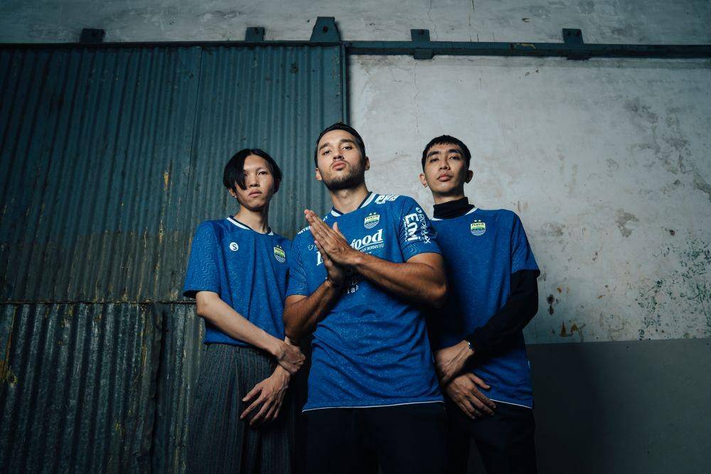 Para pemain Persib mengenakan jersey utama untuk mengarungi Liga 1 2021/2022. (Dok. Istimewa).