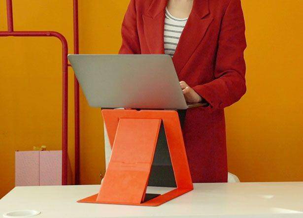ilustrasi stand laptop (tuvie.com)