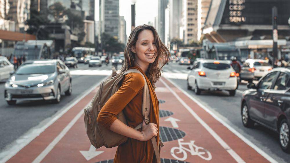 Ilustrasi orang tertawa (unsplash.com/@guilhermestecanella)