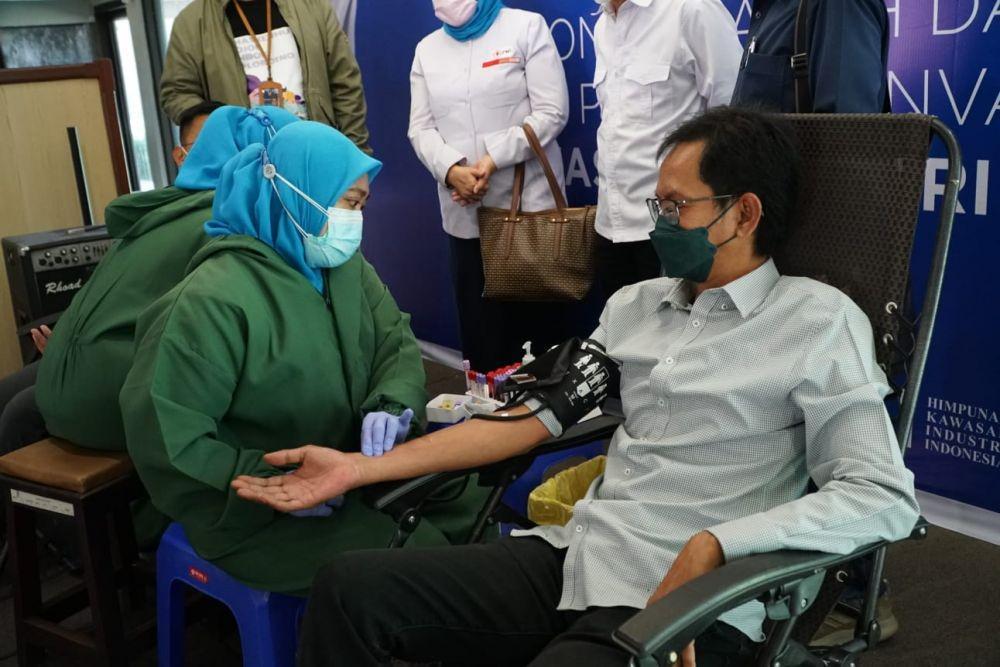 Stok Plasma Konvalesen Kosong, Ketua DPRD Surabaya Ikut Donor