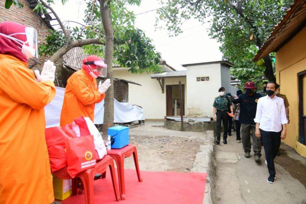 Presiden Jokowi tinjau vaksinasi di Kota Cirebon pada Selasa (31/8/2021). (dok. Biro Pers Kepresiden)