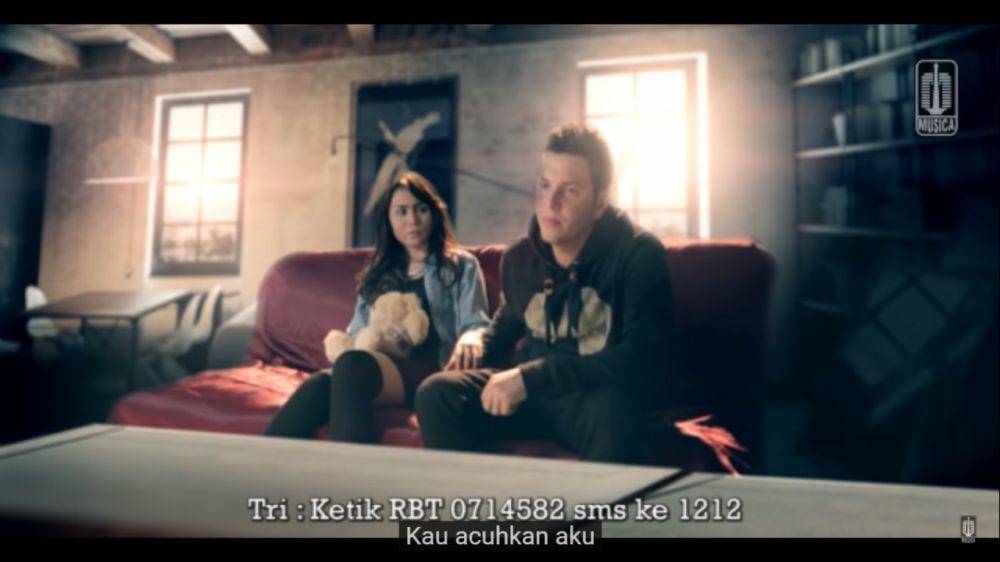 cuplikan video klip Lumpuhkan Ingatanku (youtube.com/Musica Studio's)