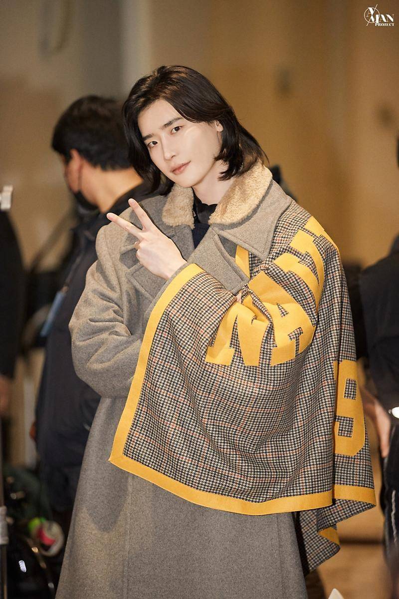 Lee Jong Suk (post.naver.com/A-MAN Project)