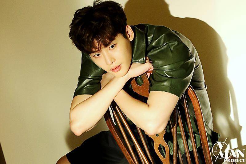 Lee Jong Suk (post.naver.com/A-MAN Project)