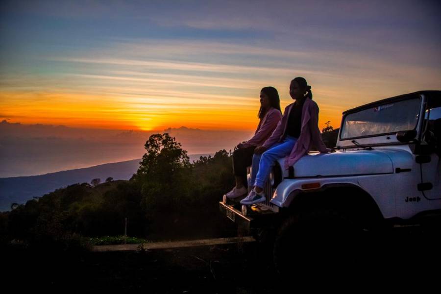 ilustrasi wisata jeep tour dekat Pulestis Glamping (pulestisbubblecamp.com)