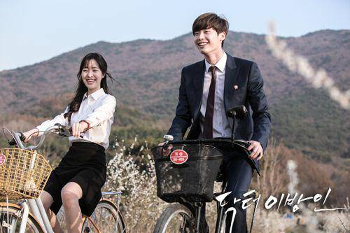 Potret Jin Se Yeon dan Lee Jong Suk di drama Doctor Stranger (asianwiki.com)