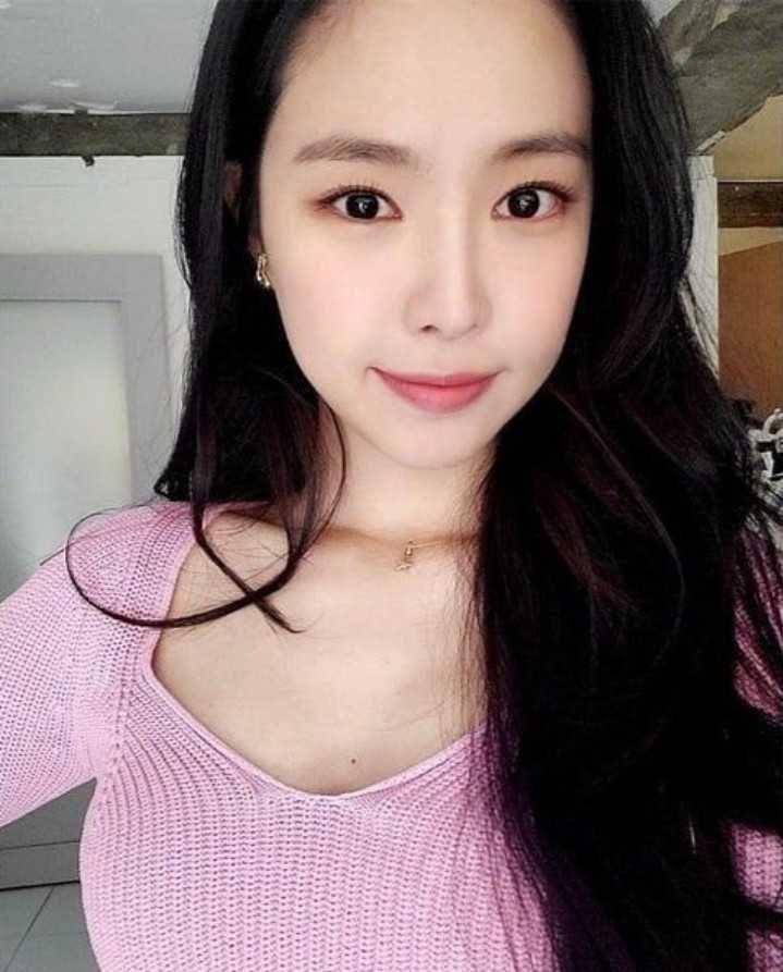 Son Naeun (instagram.com/apinks__naeun)