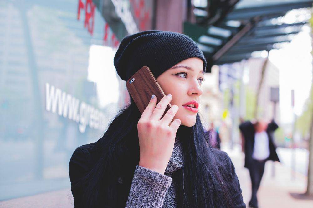 ilustrasi orang melakukan telepon (pixabay.com/Free-Photos)