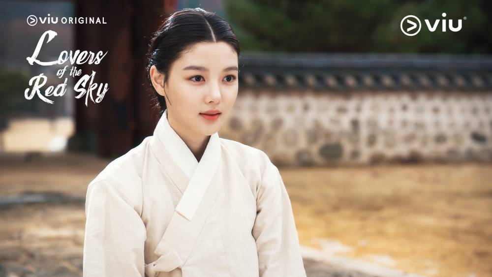 Kim Yoo Jung sebagai Hong Cheon Gi (dok. Viu)