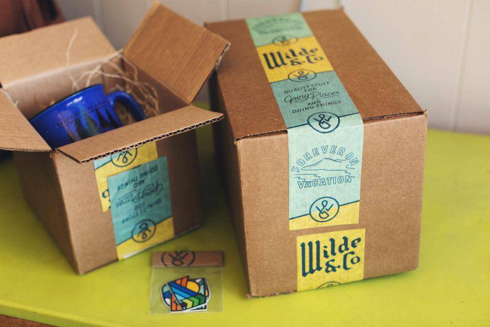 Ilustrasi paket belanja online (unsplash.com/Sticker Mule)