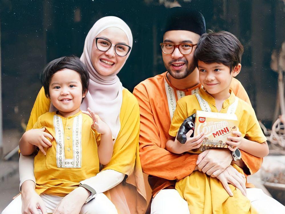 9 Potret Harmonis Keluarga Kecil Revalina S Temat yang Jarang Tersorot