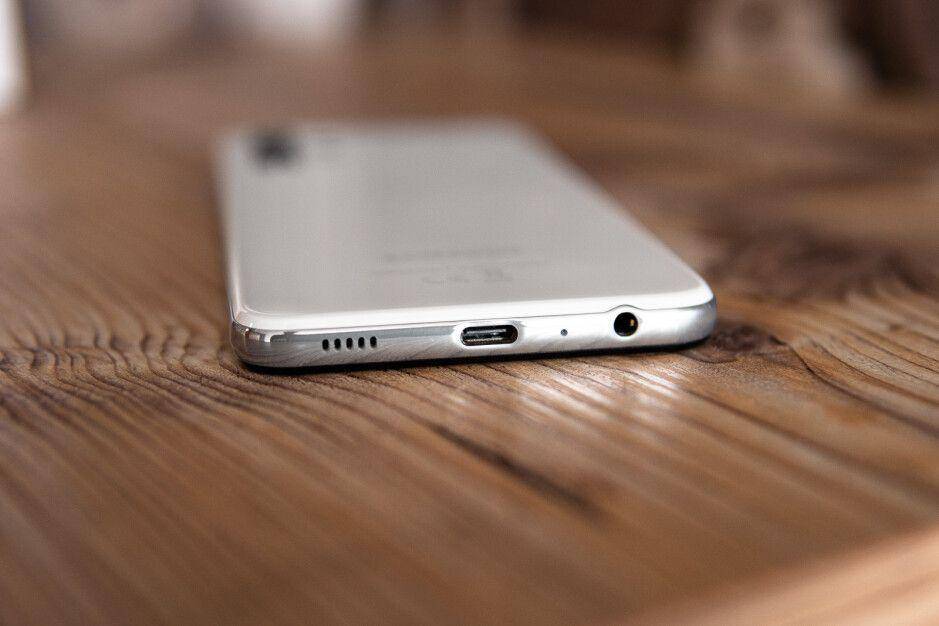Samsung Galaxy A32 5G (phonearena.com)