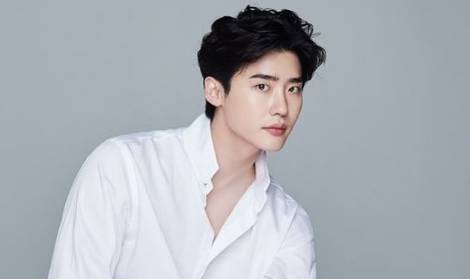 Lee Jong Suk (instagram.com/amanproject2018)