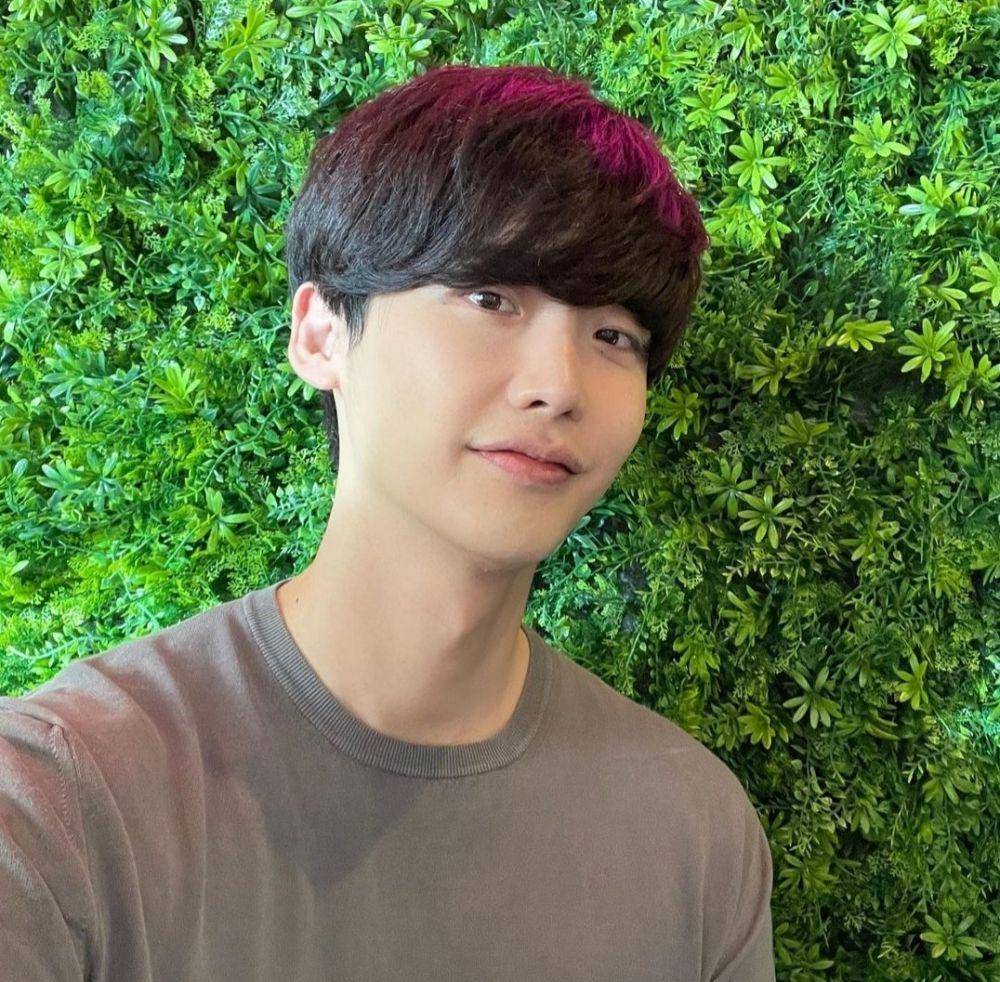 Lee Jong Suk (instagram.com/jongsuk0206)