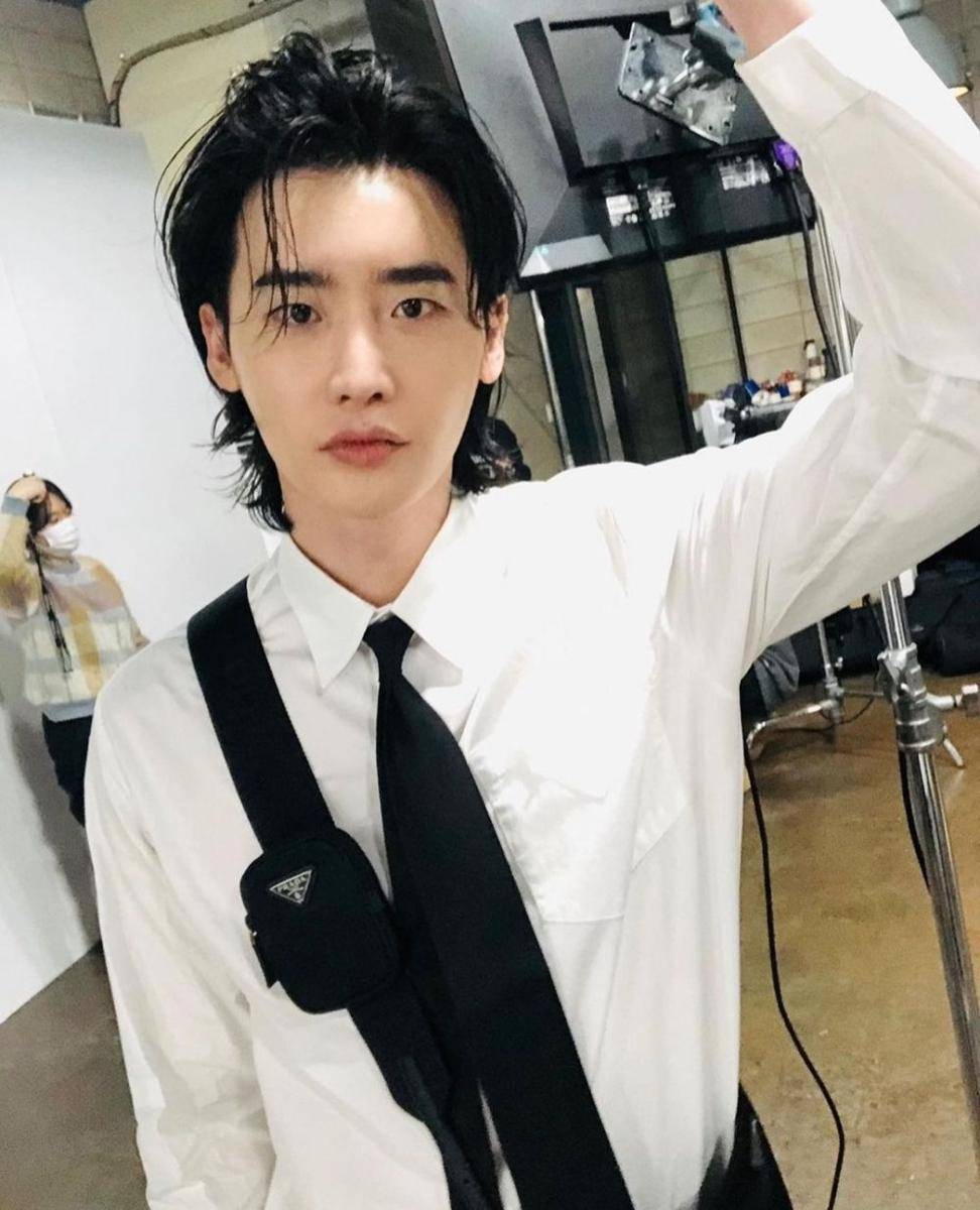 Lee Jong Suk (instagram.com/jongsuk0206)