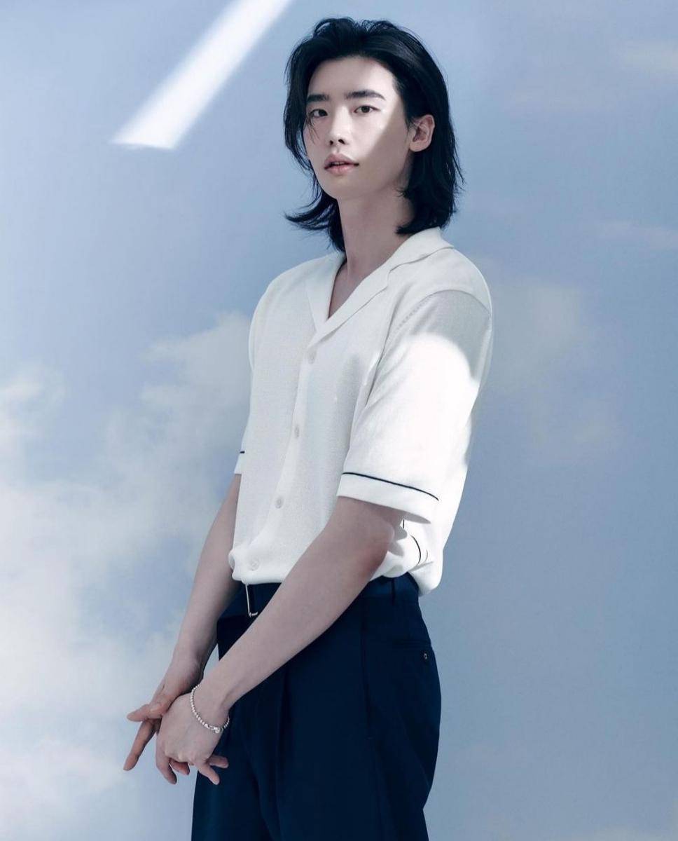 Lee Jong Suk (instagram.com/jongsuk0206)