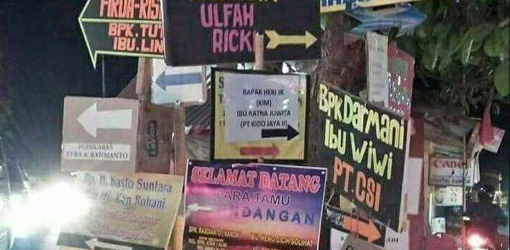 petunjuk arah tempat pernikahan kocak (Facebook.com/Kegiatan-Warga-Hari-Ini-100675134702477)
