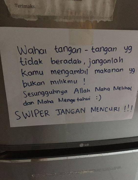 tulisan dilarang maling (Twitter.com/gigianiyo)