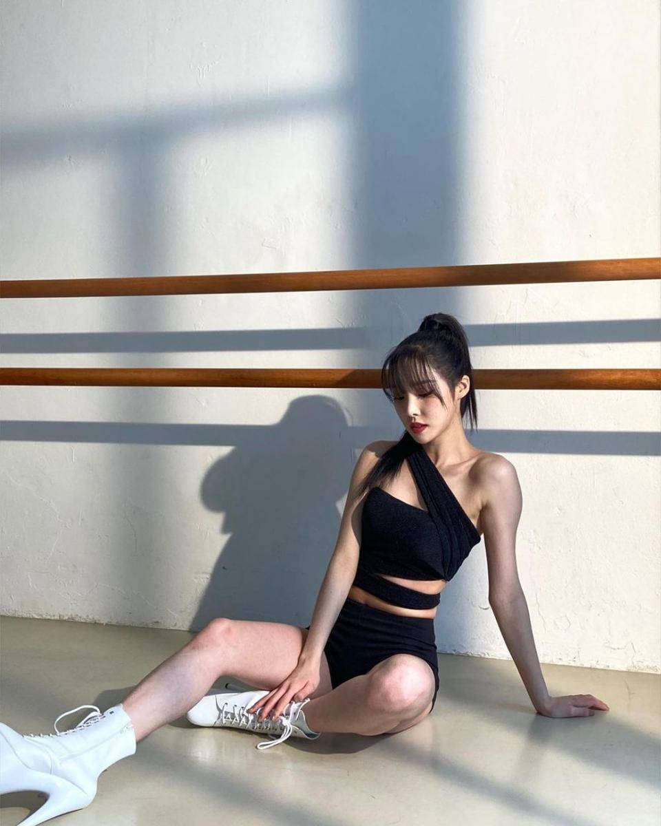 Yuju eks GFRIEND (instagram.com/yuuzth)