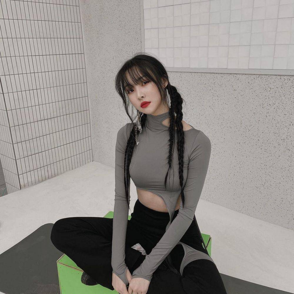 Yuju eks GFRIEND (instagram.com/yuuzth)
