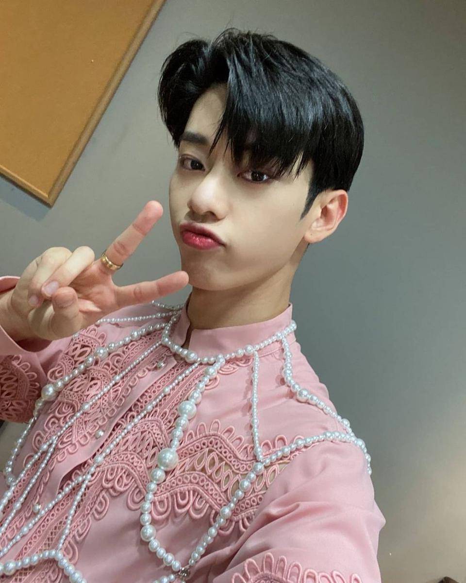 Donghyun AB6IX (instagram.com/ab6ix_official)