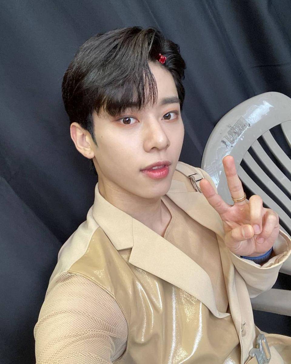 Donghyun AB6IX (instagram.com/ab6ix_official)