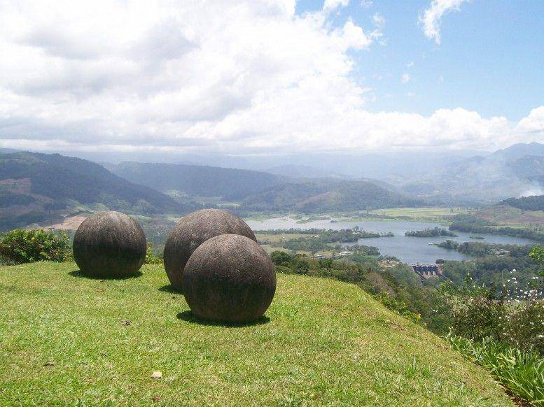 bola batu Kosta Rika (academiatica.com)
