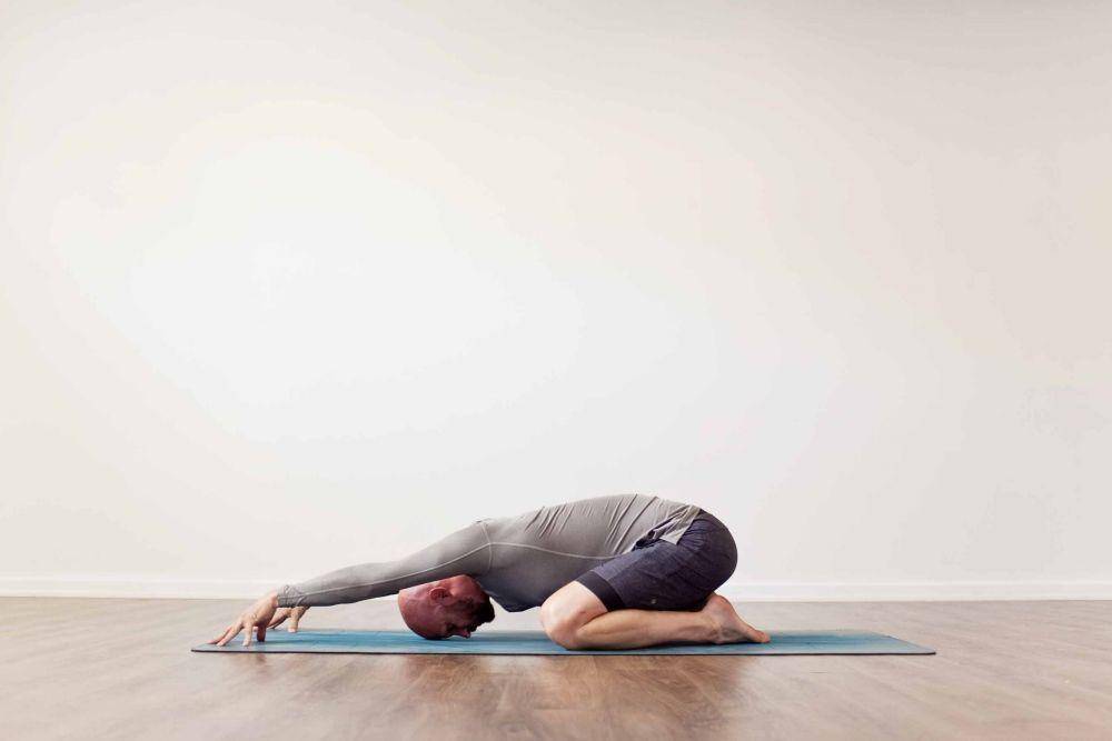 ilustrasi pose yoga balasana (yogateket.com)