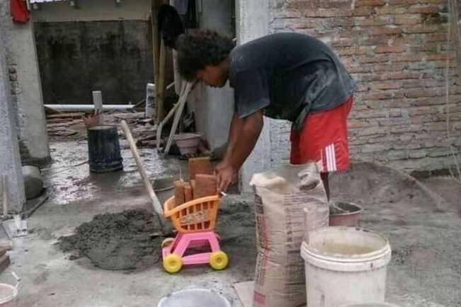 potret kocak para kuli (twitter.com/DuniaKuli)