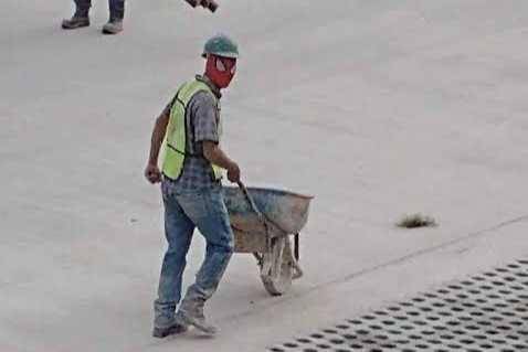 potret kocak para kuli (twitter.com/DuniaKuli)