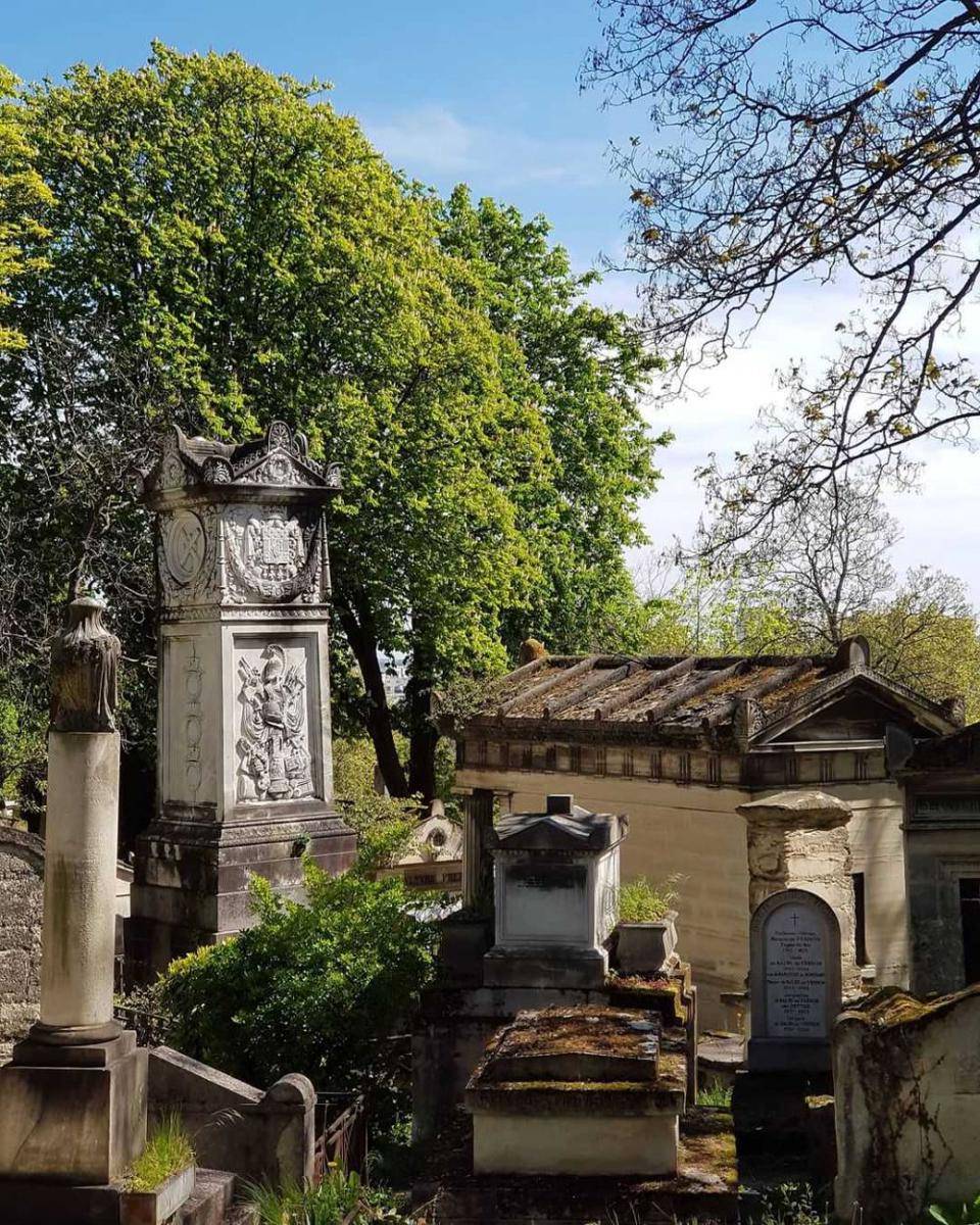 Pemakaman Pere Lachaise (instagram.com/necro.manteion)