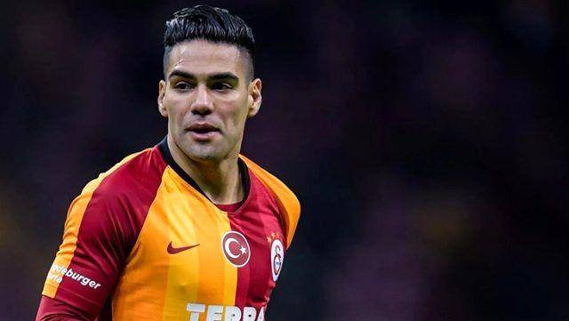 potret Radamel Falcao bersama Galatasaray (newsbeezer.com)